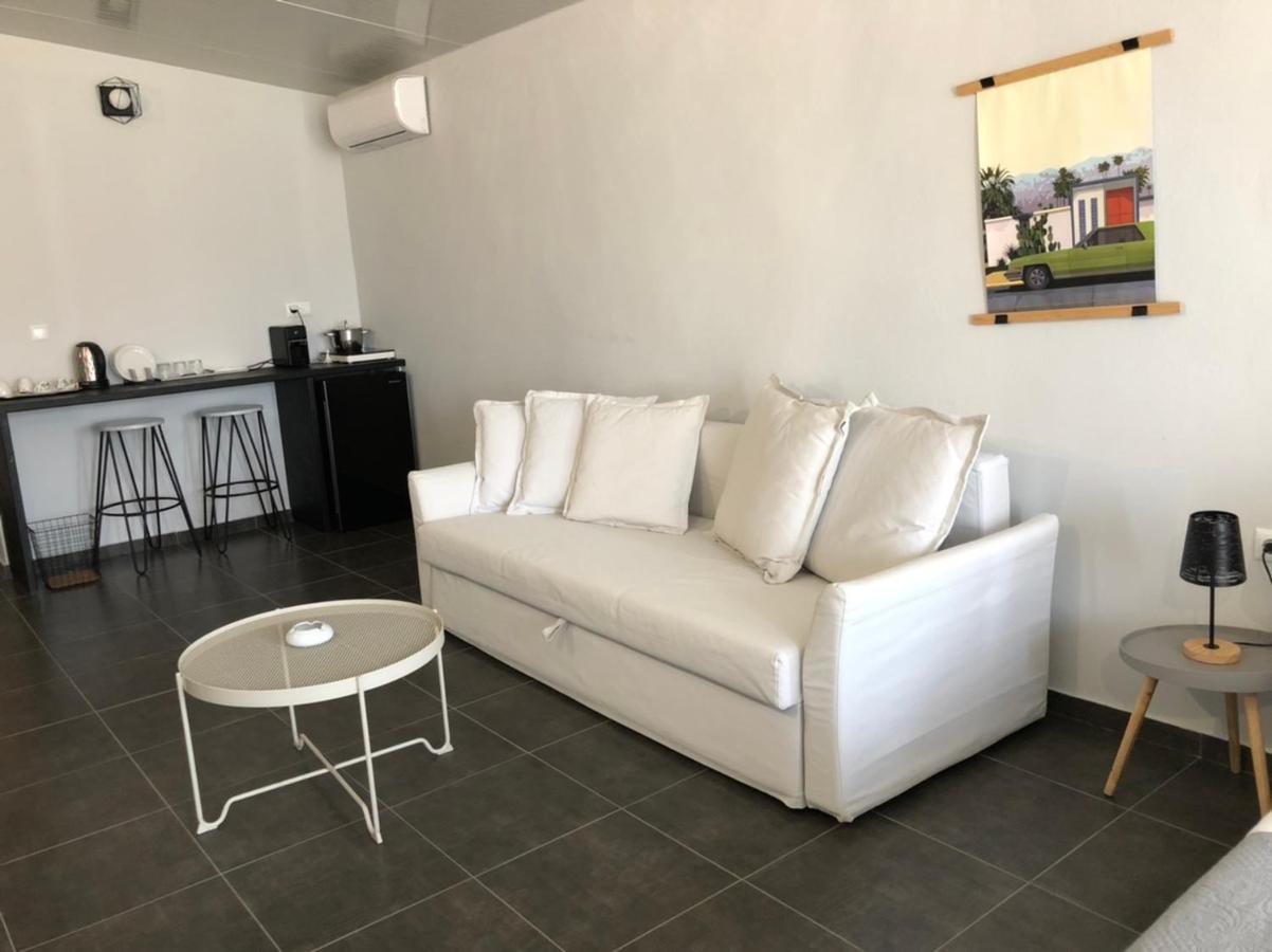 Glykanisos Suites Néa Péramos Dış mekan fotoğraf