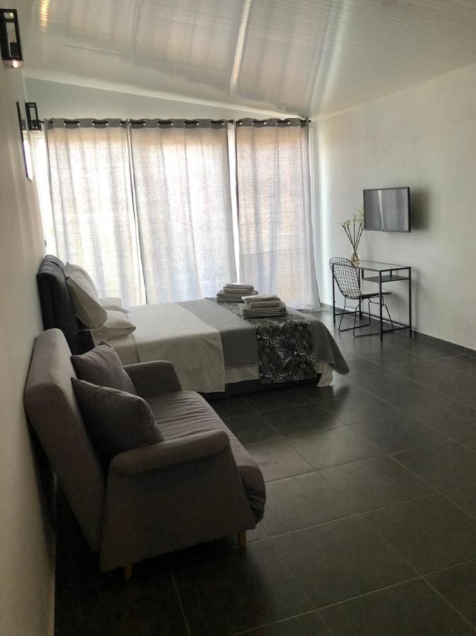 Glykanisos Suites Néa Péramos Dış mekan fotoğraf